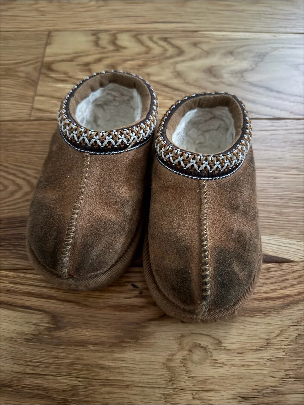 UGG Tasman Chestnut Kids Slippers Size 8 Embroidered Suede
